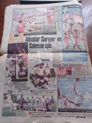 Milliyet Gazetesi - 17  Ekim 1982 - Belgin Güven Kraliçe Oldu - Fenerbahçe Efe'li Silahlı Kuvvetlergücü'nü 85 54 Yendi - Alkışlar Sarıyer Ve Samsunspor İçin - Mehmet Ali Ağca Ömer Bağcı İle Aynı Örgüt Adına Çalıştık - Bülend Ulusu Hedef Fiyat Artışını %20'ye İndirmek - Mehmet Ali Birand - Süleyman Demirel - Bülent Ecevit - Dünyayı Sarsan 13 Gün