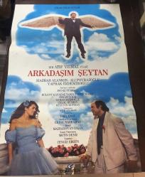 ARKADAŞIM ŞEYTAN, 1988, FİLM AFİŞİ / POSTERİ - BÜYÜK BOY - ORİJİNAL - 100 X 68 cm EBADINDA - Original Turkish Big Size Movie Poster - Mazhar Alanson, Ali Poyrazoğlu, Yaprak Özdemiroğlu, Deniz Türkali, Bülent Kayabaş, Özkan Uğur, Fuat Güner, Ayhan Sicimoğlu, Levent Tülek, Hüseyin Kutman, Celal Hüsrev, Tarık Papuççuoğlu, Atıf Yılmaz, Ümit Ünal, Atıf Yılmaz, Halit Refiğ, Ayşe Şasa, Cengiz Ergun, Mazhar-Fuat-Özkan, Metin Deniz, Erdal Kahraman, ODAK FİLM