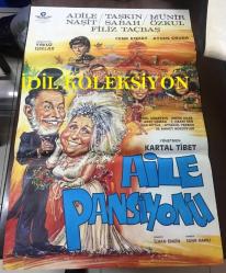 AİLE PANSİYONU, 1987, ÇİZİM FİLM AFİŞİ / POSTERİ - BÜYÜK BOY - ORİJİNAL - 100 X 68 cm EBADINDA -  Original Turkish Big Size Movie Poster - Kartal Tibet, İlhan Engin, Erol Günaydın, Ayşen Gruda, Münir Özkul, Adile Naşit, İsmail Hakkı Şen, Erdinç Akbaş,  Filiz Taçbaş, Cenk Koray,, YAVUZ IŞIKLAR, VARLIK FİLMCİLİK
