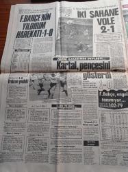 Hürriyet Gazetesi - 18 Ekim 1982 - Köy Çocuğu Yaşar Kemal'in Dayanılmaz Yükselişi - Gökhan Güney - Müşerref Tezcan - Perran Kutman - Müjdat Gezen - Selçuk Yula - Galatasaray Bursaspor'ı Yendi - Banker Kastelli Yargıç Önünde - 186 İdamlı Dev Yol Davası Başlıyor - Milli Güvenlik Konseyi İlk Gezisini Karadeniz Bölgesinde Yapacak - Bülend Ulusu Turgut Özal'a Kızdı
