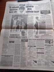 Hürriyet Gazetesi - 4 Şubat 1983 - Adile Naşit Ameliyat Oldu - Nazan Şoray - Nükhet Duru - Emel Sayın - Engin Verel 75 Milyonu Bastıran Beni Alır - Basketbolda Fenerbahçe Mucize Yarattı - Papandreu Çıkmazda Yunanistan 12 Eylül Öncesi Türkiye'ye Döndü - Adalet Bakanı Cevdet Menteş İstifa Etti - Dışişleri Bakanı İlter Türkmen Memnun Döndü - İnci Baba'nım Evleri Elinde Kaldı - Kenan Evren Öğrencileri Dinledi