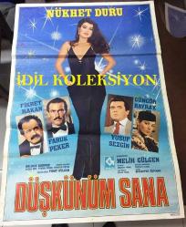 DÜŞKÜNÜM SANA, 1982, FİLM AFİŞİ / POSTERİ - BÜYÜK BOY - ORİJİNAL - 100 X 68 cm EBADINDA - Original Turkish Big Size Movie Poster - Melih Gülgen, Erdoğan Tünaş, Nükhet Duru, Fikret Hakan, Faruk Peker, Yusuf Sezgi, Güngör Bayrak, Suzan Avcı, Melih Kibar, Baykal Kent, - Gülgen Film