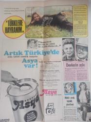 Kelebek Magazin Gazetesi - 25 Nisan 1976 - Hülya Koçyiğit - Melvin Zais - Bastianina - Bu Pazar Değişik Bir Pazar - Mutluluk Resimleriniz - Nasıl Katılacaksınız? - Claudia Marsani - Lauren Bacall - John Wayne - Anne Marie David - Türklere Hayranım - Devlerin Aşkı - Dünkü Çocuk Büyüdü Güzelleşti fotoğraf ve haberi - Tam Takım Gazete
