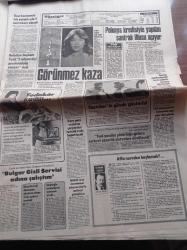 Hürriyet Gazetesi - 11 Ocak 1983 - Hülya Koçyiğit - Hüner Coşkuner - Müjde Ar -  Sezen Aksu - Türkiye'yi Temsil Eden Boksör Ali Çukur Avusturya Forması İle Hüznü Çakan İle Karşılaşıyor - İzmirspor Şampiyonluğa Gidiyor - Eroinci Fuat Yakalandı - Maliye Bakanı Adnan Başer Kafaoğlu Vergiden Kaçamazsınız - Kenan Evren 3 Üniversiteyi Ziyaret Etti - Ermeni Katiller İşi Gene Azıttı - Sakal Tartışması Danışma Meclisinde