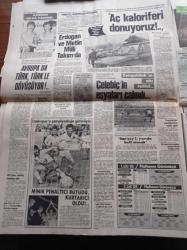 Hürriyet Gazetesi - 11 Ocak 1983 - Hülya Koçyiğit - Hüner Coşkuner - Müjde Ar -  Sezen Aksu - Türkiye'yi Temsil Eden Boksör Ali Çukur Avusturya Forması İle Hüznü Çakan İle Karşılaşıyor - İzmirspor Şampiyonluğa Gidiyor - Eroinci Fuat Yakalandı - Maliye Bakanı Adnan Başer Kafaoğlu Vergiden Kaçamazsınız - Kenan Evren 3 Üniversiteyi Ziyaret Etti - Ermeni Katiller İşi Gene Azıttı - Sakal Tartışması Danışma Meclisinde