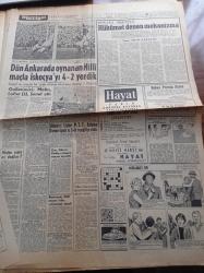 Hürriyet Gazetesi - 9 Haziran 1960 - Emin Karakuş - Türk İnkılabı Ve Dünya - Milli Maçta İskoçya'yı Yendik - Lefter Küçükandonyadis - Metin Oktay - Hürriyet Şehitlerimizin Cenazeleri Bugün Büyük Törenle Haydarpaşa'ya Götürülecek - 28 Nisan Günü Beyazıt Meydanında Şehit Düşen Turan Emeksiz Ve Nedim Özpulat - Ordu Gençlik Ve Halk Beyazıt İle Taksim Meydanlarında And İçti - Devlet Ve Hükümet Reisi Orgeneral Cemal Gürsel