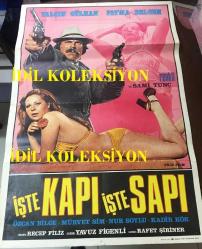 Efemera - İŞTE KAPI İŞTE SAPI, 1975, SİNEMA FİLM AFİŞİ / POSTERİ - BÜYÜK BOY - ORİJİNAL - 100 X 69 cm EBADINDA - Original Turkish Big Size Movie Poster - Yavuz Figenli, Recep Filiz, Fatma Belgen, Kadir Kök, Mürüvvet Sim, Yalçın Gülhan, Sami Tunç, Nur Soylu, Özcan Bilge, Özcan Bilge, Nur Soylu, Rafet Şiriner, Mimeray Ofset, FİLİZ FİLM - kitantik - kitaLog