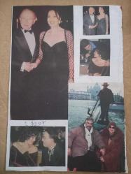 Türkan Şoray ile Yılmaz Morgül-Mahsun Kırmızıgül-Rutkay Aziz-Zeki Müren-Ajda Pekkan-Oktay Ekşi-Beyaz Çeşitli Gazete Dergi Haber Sayfalarından kesilmiş 10adet fotoğraflı 20*30cm boş arkalı önlü 2 sayfaya yapıştırılmıştır.