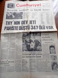 Cumhuriyet Gazetesi - 4 Mart 1974 - Şevket Süreyya Aydemir -  Fikret Otyam - Erdal Öz Yaralısın - Fenerbahçe Galatasaray Karşısında Oynadı Ve Kazandı - Ömer Besim Krosu'nu Hikmet Şen Kazandı - Türk Hava Yollarının Dev Jeti Paris'te Düştü 347 Ölü Var - Kazada Ölen Türkler - Yolcuların Cesetleri Ağaçta Sallanıyordu - Adalet Komisyonu Başkanı Yalçın Oğuz - Kaptan Pilot Nejat Berköz - Cezaevinde Açlık Grevine Hükümlüler Katıldı