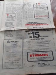 Cumhuriyet Gazetesi - 4 Mart 1974 - Şevket Süreyya Aydemir -  Fikret Otyam - Erdal Öz Yaralısın - Fenerbahçe Galatasaray Karşısında Oynadı Ve Kazandı - Ömer Besim Krosu'nu Hikmet Şen Kazandı - Türk Hava Yollarının Dev Jeti Paris'te Düştü 347 Ölü Var - Kazada Ölen Türkler - Yolcuların Cesetleri Ağaçta Sallanıyordu - Adalet Komisyonu Başkanı Yalçın Oğuz - Kaptan Pilot Nejat Berköz - Cezaevinde Açlık Grevine Hükümlüler Katıldı