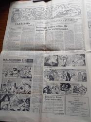 Cumhuriyet Gazetesi - 4 Mart 1974 - Şevket Süreyya Aydemir -  Fikret Otyam - Erdal Öz Yaralısın - Fenerbahçe Galatasaray Karşısında Oynadı Ve Kazandı - Ömer Besim Krosu'nu Hikmet Şen Kazandı - Türk Hava Yollarının Dev Jeti Paris'te Düştü 347 Ölü Var - Kazada Ölen Türkler - Yolcuların Cesetleri Ağaçta Sallanıyordu - Adalet Komisyonu Başkanı Yalçın Oğuz - Kaptan Pilot Nejat Berköz - Cezaevinde Açlık Grevine Hükümlüler Katıldı