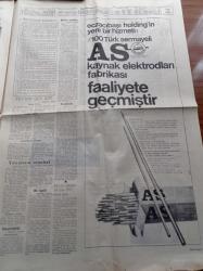 Cumhuriyet Gazetesi - 4 Mart 1974 - Şevket Süreyya Aydemir -  Fikret Otyam - Erdal Öz Yaralısın - Fenerbahçe Galatasaray Karşısında Oynadı Ve Kazandı - Ömer Besim Krosu'nu Hikmet Şen Kazandı - Türk Hava Yollarının Dev Jeti Paris'te Düştü 347 Ölü Var - Kazada Ölen Türkler - Yolcuların Cesetleri Ağaçta Sallanıyordu - Adalet Komisyonu Başkanı Yalçın Oğuz - Kaptan Pilot Nejat Berköz - Cezaevinde Açlık Grevine Hükümlüler Katıldı