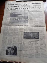 Cumhuriyet Gazetesi - 4 Mart 1974 - Şevket Süreyya Aydemir -  Fikret Otyam - Erdal Öz Yaralısın - Fenerbahçe Galatasaray Karşısında Oynadı Ve Kazandı - Ömer Besim Krosu'nu Hikmet Şen Kazandı - Türk Hava Yollarının Dev Jeti Paris'te Düştü 347 Ölü Var - Kazada Ölen Türkler - Yolcuların Cesetleri Ağaçta Sallanıyordu - Adalet Komisyonu Başkanı Yalçın Oğuz - Kaptan Pilot Nejat Berköz - Cezaevinde Açlık Grevine Hükümlüler Katıldı