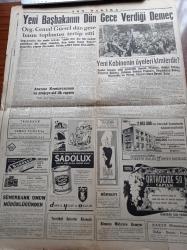 Cumhuriyet Gazetesi - 29 Mayıs 1960 - Milli Birlik Komitesinin Dün Verdiği Karar - Tarafsız Şahsiyetlerden Bir Kabine Kuruldu Orgeneral Cemal Gürsel Başbakan Oldu - Adnan Menderes'in Başbakan Olduğu Son Gece Ve Yakalanışı - Ankara'da Halk Dün Ordu Lehinde büyük Tezahürat Yaptı - Yeni Kabinede 3 Asker 14 Sivil Var - Celal Bayar - İsmet İnönü'nün Teşkilata Tamimi - Sabık Devlet Adamları Dünü Nasıl Geçirdiler