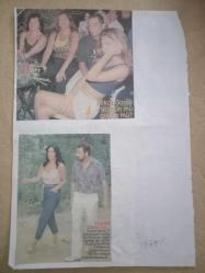 Türkan Şoray ve kızı Yağmur Ünal-Nazan Şoray-Cihan Ünal Çeşitli Gazete Dergi ve Haber Sayfalarından kesilmiş 12 adet fotoğraflı 20*30cm ebadında boş arkalı önlü 2 kağıda yapıştırılmıştir.