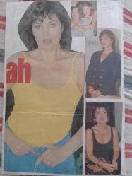 Türkan Şoray ve kızı Yağmur Ünal-Nazan Şoray-Cihan Ünal Çeşitli Gazete Dergi ve Haber Sayfalarından kesilmiş 12 adet fotoğraflı 20*30cm ebadında boş arkalı önlü 2 kağıda yapıştırılmıştir.