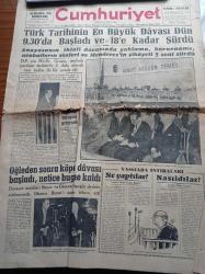 Cumhuriyet Gazetesi - 15 Ekim 1960 -  Türk Tarihinin En Büyük Davası Dün 9,30'da Başladı Ve 18'e Kadar Sürdü - Yassıada İntibaları Ne Yaptılar Yazan Cevat Fehmi Başkut- Yassıada İntibaları Nasıldılar Yazan Yaşar Kemal - Adnan Menderes Hakim Huzurunda Şikayette Bulunuyor - Celal Bayar'ın Gözleri Kin Doluydu -- Öğleden Sonra Köpek Davası Başladı Netice Bugüne Kaldı