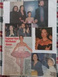 Türkan Şoray ve kızı Yağmur Ünal-Nazan Şoray-Cihan Ünal  Çeşitli Gazete Dergi ve Haber Sayfalarından kesilmiş 4 adet fotoğraflı 20*30cm ebadında boş  1 kağıda yapıştırılmıştir.