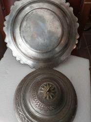 BAKIR TABAK, KOMPLE EL İŞÇİLİĞİ İLE SÜSLENMİŞ KAPAKLI PİLAV TABAĞI,  MUHTEŞEM GÖRSELLİĞİ OLAN AĞIR , KOLEKSİYONLUK BİR ÜRÜNDÜR..