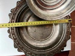 BAKIR TABAK, KOMPLE EL İŞÇİLİĞİ İLE SÜSLENMİŞ KAPAKLI PİLAV TABAĞI,  MUHTEŞEM GÖRSELLİĞİ OLAN AĞIR , KOLEKSİYONLUK BİR ÜRÜNDÜR..