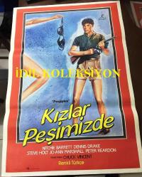 KIZLAR PEŞİNDE (Preppies), 1984, SİNEMA FİLM AFİŞİ ÇİZİM / POSTERİ - BÜYÜK BOY - ORİJİNAL - 100 X 68 cm EBADINDA - Original Turkish Big Size Movie Poster - Chuck Vincent, Rick Marx, Chuck Vincent, Dennis Drake, Steven Holt, Peter Brady Reardon, Nitchie Barrett, Cindy Manion, Katie Stelletello, Katt Shea, Lynda Wiesmeier, Jo-Ann Marshall, Leonard Haas, Jerry Butler, İRFAN FİLM