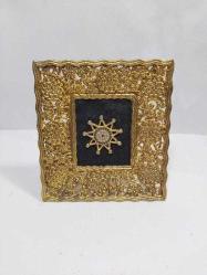 Antika - K81-----YASEMİN SOYKAN DESİNG ALTIN RENGİ AYAKLI ÇERÇEVELİ SÜS - kitantik - kitaLog