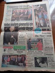 Güneş Gazetesi - 21 Aralık 1983 - Refik Erduran - İsmail Cem - Gönül Yazar - Harika Avcı - Muazzez Abacı - SODEP - Cumhurbaşkanı Kenan Evren Tekel Spor Tesisleri'ni Açtı Ve Bir Konuşma Yaptı - Basketbolda Eczacıbaşı Efes Pilsen'i Bitirdi - Selçuk Yula Fatih Terim Dünya Karması'nda - Anavatan Partisi Yasa Tasarısı Hazırladı - Yerel Seçimler Şubat'ta - Turgut Özal - TRT Bu Yılbaşında Dansözleri Kapatmadı -