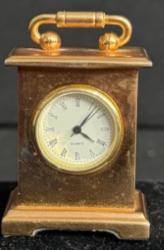 PİRİNÇ ÖZEL KUTUSUNDA  KOLEKSİYONLUK MİNYATÜR MASA SAATİ 670