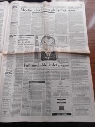 Cumhuriyet Gazetesi - 18 Nisan 1995 - Kurucusu Yunus Nadi - İlhan Selçuk - Toktamış Ateş - Melih Cevdet Anday - Devlet Bakanı Şükrü Erdem Cine 5'ten Yayın İçin Huzursuz - Voleybolda Halkbank Şampiyon - Devlet Güvenlik Mahkemesi Aydınlar İçin Fazla Mesai Yaptı - Başbakan Tansu Çiller - PKK'ye Tunceli'de Kıskaç - TBMM Faili Meçhul Cinayetler Komisyonu - Cumhurbaşkanı Süleyman Demirel