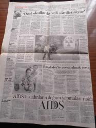 Cumhuriyet Gazetesi - 18 Nisan 1995 - Kurucusu Yunus Nadi - İlhan Selçuk - Toktamış Ateş - Melih Cevdet Anday - Devlet Bakanı Şükrü Erdem Cine 5'ten Yayın İçin Huzursuz - Voleybolda Halkbank Şampiyon - Devlet Güvenlik Mahkemesi Aydınlar İçin Fazla Mesai Yaptı - Başbakan Tansu Çiller - PKK'ye Tunceli'de Kıskaç - TBMM Faili Meçhul Cinayetler Komisyonu - Cumhurbaşkanı Süleyman Demirel