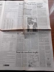 Cumhuriyet Gazetesi - 5 Nisan 1995 - Kurucusu Yunus Nadi - İlhan Selçuk - Ahmet Taner Kışlalı - Aleviler Ne İstiyor -  Türkiye Güzeli Demet Şener - Balata Kulübü Yöneticisi Ateş Ünal Erzen Kumarbazlar Takımdan Gidecek - Kıbrıs Rum Hentbol Takımı İstanbul'da Kampa Girdi - CHP Genel Başkanı Hikmet Çetin 5 Nisan'ı Aklamadı - Tansu Çiller Batı'yı Suçladı - Cumhurbaşkanı Süleyman Demirel'le Latin Amerika'da - Kayıp Ailelerine Dayak