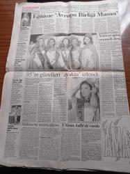 Cumhuriyet Gazetesi - 5 Nisan 1995 - Kurucusu Yunus Nadi - İlhan Selçuk - Ahmet Taner Kışlalı - Aleviler Ne İstiyor -  Türkiye Güzeli Demet Şener - Balata Kulübü Yöneticisi Ateş Ünal Erzen Kumarbazlar Takımdan Gidecek - Kıbrıs Rum Hentbol Takımı İstanbul'da Kampa Girdi - CHP Genel Başkanı Hikmet Çetin 5 Nisan'ı Aklamadı - Tansu Çiller Batı'yı Suçladı - Cumhurbaşkanı Süleyman Demirel'le Latin Amerika'da - Kayıp Ailelerine Dayak