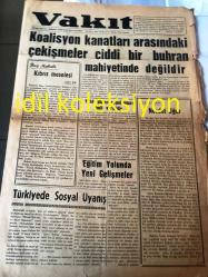 İSTANBUL VAKİT GAZETESİ YEREL TAŞRA BASINI --- 15 Ağustos 1963 Yıl :44 Sayı :13123--Koalisyon kanatları arasındaki çekişmeler ciddi bir  buhran  mahiyetinde değildir -- Kıbrıs Meselesi :Asım Us--5 Yıllık Planın Uygulanması Ümit Vericidir --Necdet Uğur --Türkiye de Sosyal Uyanış --Geçmiş zaman olur ki yazan :H.Nafiz Aytun --Asım Us 'un 1938  Hatıra Notları --Pamuk Bazı Hastalıklara Yol Açtığı İleri Sürüyor --Eski Amerika Cumhurbaşkanı Rozve 'tin  İsmet İnönü 'ye  Gönderdiği Bir Mektup --Milli  Baltrap Ekibi Çekoslovakya ya Hareket Etti --1963 Yılı Türkiye Baltrap Atışları Şampiyonluğu --