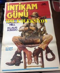 İNTİKAM GÜNÜ (Un genio, due compari, un pollo), 1975, SİNEMA FİLM AFİŞİ ÇİZİM/ POSTERİ - BÜYÜK BOY - ORİJİNAL - 100 X 68 cm EBADINDA - Original Turkish Big Size Movie Poster - Damiano Damiani, Ernesto Gastaldi, Fulvio Morsella, Terence Hill, Miou-Miou, Robert Charlebois, Patrick McGoohan, Raimund Harmstorf, Piero Vida, Rik Battaglia, Mario Valgoi, Mario Brega, Jean Martin, Klaus Kinski, Miriam Mahler, Clara Colosimo, Carla Cassola, Fernando Cerulli, Vittorio Fanfoni, Benito Stefanelli, Renato Baldini, MET FİLM
