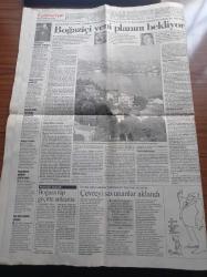 Cumhuriyet Gazetesi - 25 Nisan 1995 - Kurucusu Yunus Nadi - İlhan Selçuk - Toktamış Ateş - Melih Cevdet Anday - Rıdvan Dilmen İçin Top İviç'te - Ülkerspor Son Anda Yarı Finalde - Adalet Bakanı Mehmet Moğultay Yargısız İnfaz Her Yerde Var - Emeklilik Tartışması Büyüyor - İspanya'dan Kürt Tepkisi - Yaşar Kemal Kütüphanesi - Gorbaçov Başkan Adayı