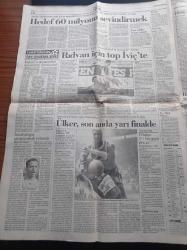 Cumhuriyet Gazetesi - 25 Nisan 1995 - Kurucusu Yunus Nadi - İlhan Selçuk - Toktamış Ateş - Melih Cevdet Anday - Rıdvan Dilmen İçin Top İviç'te - Ülkerspor Son Anda Yarı Finalde - Adalet Bakanı Mehmet Moğultay Yargısız İnfaz Her Yerde Var - Emeklilik Tartışması Büyüyor - İspanya'dan Kürt Tepkisi - Yaşar Kemal Kütüphanesi - Gorbaçov Başkan Adayı
