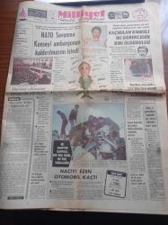 Milliyet Gazetesi - 8 Aralık 1977 - Sami Kohen - Burhan Felek - Fenerbahçe Bolu İle Berabere Kaldı - UEFA Kupasında Çeyrek Finalistler Belli Oldu - Kaçırılan Kıbrıslı İki Öğrenciden Biri Öldürüldü - Süleyman Demirel Sorunlar Karşısında Yılmayız - NATO Savunma Konseyi Ambargonun Kaldırılmasını İstedi
