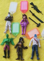 Fortnite figür oyuncak anahtarlık set yanında savaş dövüş ekipmanları ve fotoğraf çerçevesi plastik anahtarlıklarda hediye hepsi birlikte koleksiyon dekor hediye nostalji tasarım süs hobi eğlence vintage aksesuar promosyon reklam Hediyelik dekorluk retro