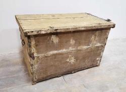 OSMANLI DÖNEMİ KABARALI FİL AYAKLI AHŞAP ÇEYİZ SANDIĞI