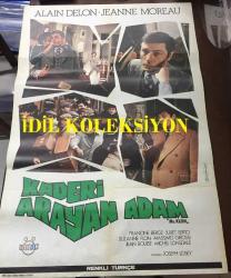KADERİ ARAYAN ADAM (Monsieur Klein), 1978, SİNEMA FİLM AFİŞİ / POSTERİ - BÜYÜK BOY - ORİJİNAL - 100 X 68 cm EBADINDA - Original Turkish Big Size Movie Poster - Joseph Losey, Franco Solinas, Costa-Gavras, Fernando Morandi, Massimo Girotti, Michael Lonsdale, Alain Delon, Gérard Jugnot, Jeanne Moreau, Michel Aumont, Roland Bertin, Isabelle Sadoyan, Jean Champion, Étienne Chicot, Francine Bergé, Juliet Berto, Suzanne Flon, Elisabeth Kaza, Jean Bouise, Magali Clément, ÖZEN FİLM