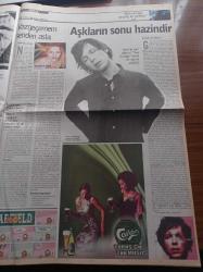 Radikal İki Gazetesi - 20 Ekim 2002 -  Bir Yönetmen Doğuyor Belmin Söylemez Fotoğrafı - Dalgalar Filmi Milano Film Festivalinde Mansiyona Ödülü Aldı - Üniversiteli Eşcinseller - DEHAP Barajı Aşarsa Otuza Yakın Kadın Meclis'e Girecek - Derya Tuna Ve Basın - İbrahim Tatlıses - Beck'in Ayrılık Acısı - Ekşi Sözlük'ün Kitabı Da Yazıldı - Yıldırım Türker - Ahmet İnsel - Lale Müldür-