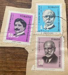 Mektup Zarfından Kesilmiş  / Postadan Geçmiş Üçlü Pul Filateli - Damgalı -  KEMALETTİN MİMAROĞLU, 60 KURUŞ / DR. ÖMER BESİM AKALIN, 5 KURUŞ / KAMİL AKDİK, 30 KURUŞ  -  Türkiye Cumhuriyeti