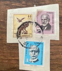 Mektup Zarfından Kesilmiş  / Postadan Geçmiş Üçlü Pul Filateli - Damgalı -  KARTAL, 60 KURUŞ / KAMİL AKDİK, 30 KURUŞ / DR. ÖMER BESİM AKALIN, 5 KURUŞ  -  Türkiye Cumhuriyeti