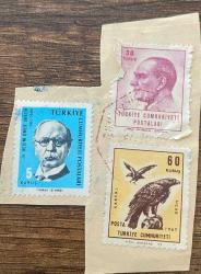 Mektup Zarfından Kesilmiş  / Postadan Geçmiş Üçlü Pul Filateli - Damgalı -  KARTAL, 60 KURUŞ / ATATÜRK, 30 KURUŞ / DR. ÖMER BESİM AKALIN, 5 KURUŞ  -  Türkiye Cumhuriyeti