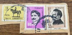 Mektup Zarfından Kesilmiş  / Postadan Geçmiş Üçlü Pul Filateli - Damgalı -  ATLI ATATÜRK, 10 KURUŞ / KEMALETTİN MİMAROĞLU, 60 KURUŞ / TEVFİK FİKRET, 10 KURUŞ   -  Türkiye Cumhuriyeti