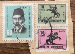 Mektup Zarfından Kesilmiş  / Postadan Geçmiş Üçlü Pul Filateli - Damgalı -ABDURRAHMAN ŞEREF , 60 KURUŞ / ATLI ATATÜRK SAMSUN, 10 KURUŞ / ATLI ATATÜRK ANTAKYA, 10 KURUŞ-  Türkiye Cumhuriyeti