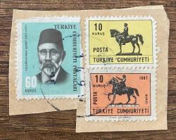 Mektup Zarfından Kesilmiş  / Postadan Geçmiş Üçlü Pul Filateli - Damgalı - ABDURRAHMAN ŞEREF , 60 KURUŞ / ATLI ATATÜRK , 10 KURUŞ / ATLI ATATÜRK İZMİR, 10 KURUŞ-  Türkiye Cumhuriyeti