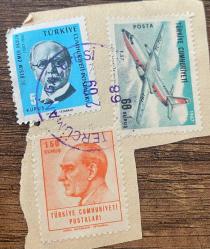 Mektup Zarfından Kesilmiş  / Postadan Geçmiş Üçlü Pul Filateli - Tercüman Gazetesi, Şubat 1969 Damgalı - ATATÜRK, 150 KURUŞ / UÇAK, 60 KURUŞ / DR. BESİM ÖMER AKALIN, 5 KURUŞ-  Türkiye Cumhuriyeti