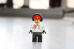 ORJİNAL LEGO FİGÜR OYUNCAK  DETAYLAR RESIMLERDE (CD ODA KUTU