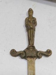 K106--------ŞÖVALYE FİGÜRLÜ ESKİ ZARF AÇACAĞI